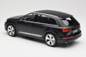 Audi Q7 4M Matt Svart Minichamps 1:18 110014001 Metall — bild 7 av 8