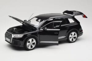 Audi Q7 4M Orca Black Minichamps 1:18 5011407625 Metall — bild 2 av 8