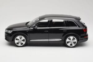 Audi Q7 4M Orca Black Minichamps 1:18 5011407625 Metall — bild 4 av 8
