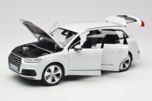 Audi Q7 4M Vit Minichamps 1:18 110014000 Metall — bild 2 av 8