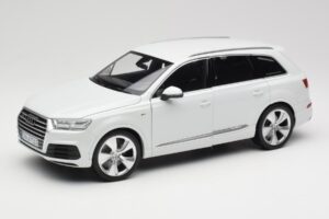 Audi Q7 4M Vit Minichamps 1:18 110014000 Metall