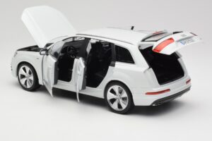 Audi Q7 4M Vit Minichamps 1:18 110014000 Metall — bild 5 av 8