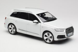 Audi Q7 4M Vit Minichamps 1:18 110014000 Metall — bild 6 av 8