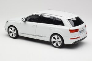 Audi Q7 4M Vit Minichamps 1:18 110014000 Metall — bild 7 av 8