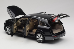 Audi Q7 Svart Kyosho 1:18 09221BK Metall — bild 5 av 8