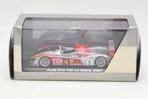 Audi R10 TDI LMP1 #1 F. Biela / E. Pirro / M. Werner 24 Hours of Le Mans 2007 Minichamps 1:43 5020700213 Metall — bild 4 av 4