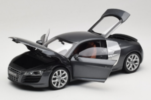 Audi R8 5.2 FSI Quattro Daytona Grey Kyosho 1:18 09216DG Metall — bild 2 av 7