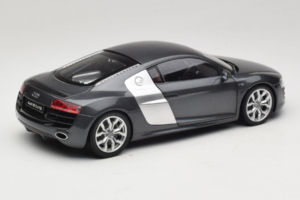 Audi R8 5.2 FSI Quattro Daytona Grey Kyosho 1:18 09216DG Metall — bild 3 av 7