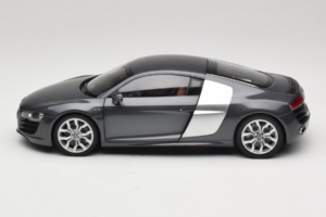 Audi R8 5.2 FSI Quattro Daytona Grey Kyosho 1:18 09216DG Metall — bild 4 av 7