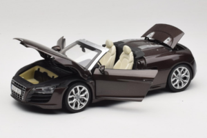 Audi R8 5.2 Spyder Teak Brown Kyosho 1:18 5010918525 Metall — bild 2 av 8