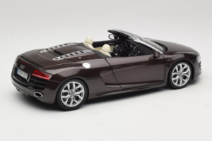 Audi R8 5.2 Spyder Teak Brown Kyosho 1:18 5010918525 Metall — bild 3 av 8
