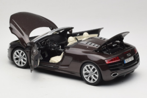 Audi R8 5.2 Spyder Teak Brown Kyosho 1:18 5010918525 Metall — bild 5 av 8