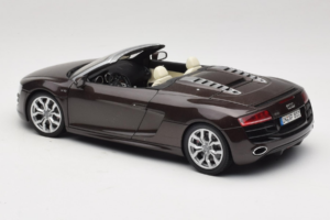 Audi R8 5.2 Spyder Teak Brown Kyosho 1:18 5010918525 Metall — bild 7 av 8