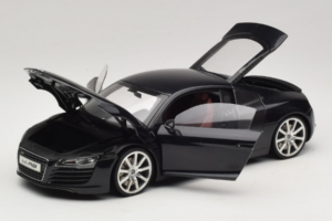 Audi R8 Svart Kyosho 1:18 09213BK Metall — bild 2 av 8