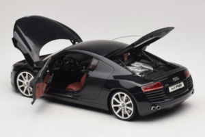 Audi R8 Svart Kyosho 1:18 09213BK Metall — bild 5 av 8