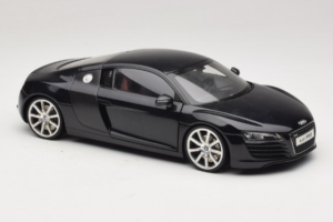 Audi R8 Svart Kyosho 1:18 09213BK Metall — bild 6 av 8