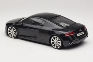 Audi R8 Svart Kyosho 1:18 09213BK Metall — bild 7 av 8