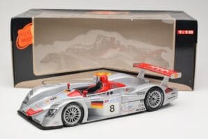 Audi R8 LMP900 #8 Audi Sport Team Joest F. Biela / E. Pirro / T. Kristensen 24 Hours of Le Mans 2000 Maisto 1:18 38899 Metall — bild 6 av 6