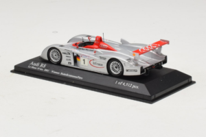 Audi R8 LMP #1 F. Biela / E. Pirro / T. Kristensen 24 Hours of Le Mans Winner 2001 Minichamps 1:43 400011201 Metall — bild 3 av 4