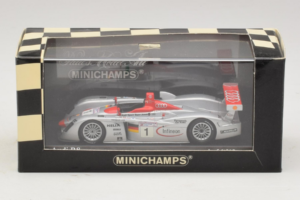 Audi R8 LMP #1 F. Biela / E. Pirro / T. Kristensen 24 Hours of Le Mans Winner 2001 Minichamps 1:43 400011201 Metall — bild 4 av 4