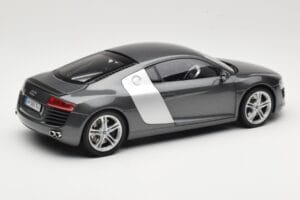 Audi R8 Type 42 4.2 Daytona Grey Kyosho 1:18 5010618425 Metall — bild 3 av 8