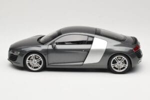 Audi R8 Type 42 4.2 Daytona Grey Kyosho 1:18 5010618425 Metall — bild 4 av 8