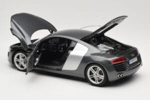 Audi R8 Type 42 4.2 Daytona Grey Kyosho 1:18 5010618425 Metall — bild 5 av 8