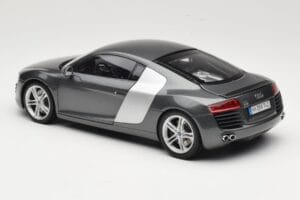 Audi R8 Type 42 4.2 Daytona Grey Kyosho 1:18 5010618425 Metall — bild 7 av 8