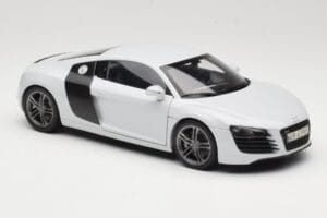 Audi R8 Type 42 Suzuka Grey Kyosho 1:18 09213SG Metall — bild 6 av 8