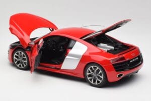 Audi R8 V10 Brilliant Röd Kyosho 1:18 09216RR Metall — bild 5 av 8