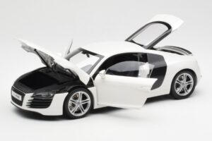 Audi R8 Type 42 Vit Kyosho 1:18 09213W Metall — bild 2 av 8