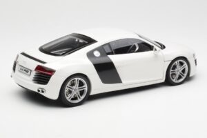 Audi R8 Type 42 Vit Kyosho 1:18 09213W Metall — bild 3 av 8