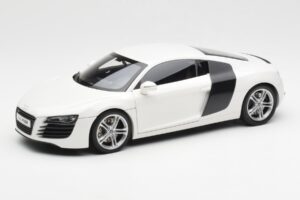 Audi R8 Type 42 Vit Kyosho 1:18 09213W Metall