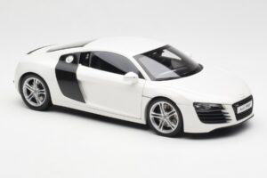 Audi R8 Type 42 Vit Kyosho 1:18 09213W Metall — bild 6 av 8