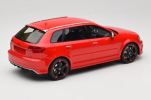 Audi RS3 8P Sportback Röd DNA 1:18 DNA000056 Resin — bild 2 av 6