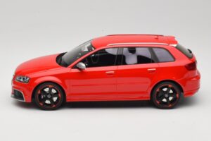 Audi RS3 8P Sportback Röd DNA 1:18 DNA000056 Resin — bild 3 av 6