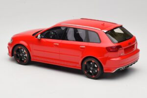 Audi RS3 8P Sportback Röd DNA 1:18 DNA000056 Resin — bild 5 av 6