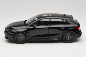 Audi RS3 8Y Sportback Myth Black Norev 1:18 188388 Metall — bild 4 av 8