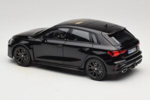 Audi RS3 8Y Sportback Myth Black Norev 1:18 188388 Metall — bild 7 av 8