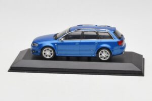 Audi RS4 B7 Avant Blue Metallic Minichamps 1:43 AUDI010 Metall