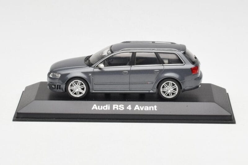 Audi RS4 B7 Avant Grå Minichamps 1:43 5010509223 Metall
