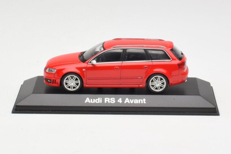 Audi RS4 B7 Avant Röd Minichamps 1:43 5010509213 Metall