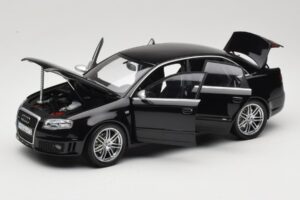 Audi RS4 B7 Sedan Phantom Black Minichamps 1:18 5010509115 Metall — bild 2 av 8
