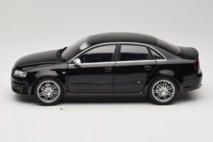Audi RS4 B7 Sedan Phantom Black Minichamps 1:18 5010509115 Metall — bild 4 av 8