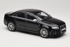 Audi RS4 B7 Sedan Phantom Black Minichamps 1:18 5010509115 Metall — bild 6 av 8