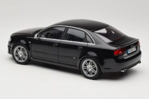 Audi RS4 B7 Sedan Phantom Black Minichamps 1:18 5010509115 Metall — bild 7 av 8