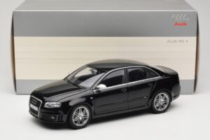 Audi RS4 B7 Sedan Phantom Black Minichamps 1:18 5010509115 Metall — bild 8 av 8