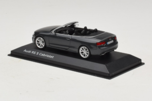 Audi RS5 B8 Cabriolet Daytona Gray Minichamps 1:43 5011215323 Metall — bild 3 av 4