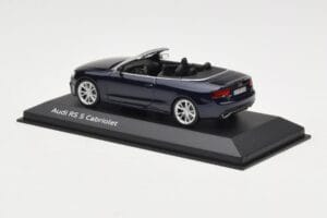 Audi RS5 B8 Cabriolet Estoril Blue Minichamps 1:43 5011215313 Metall — bild 3 av 4
