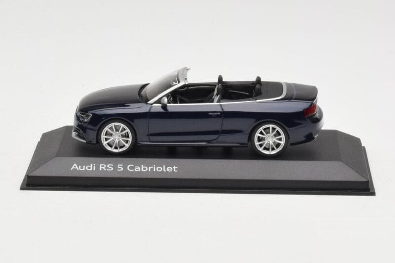 Audi RS5 B8 Cabriolet Estoril Blue Minichamps 1:43 5011215313 Metall